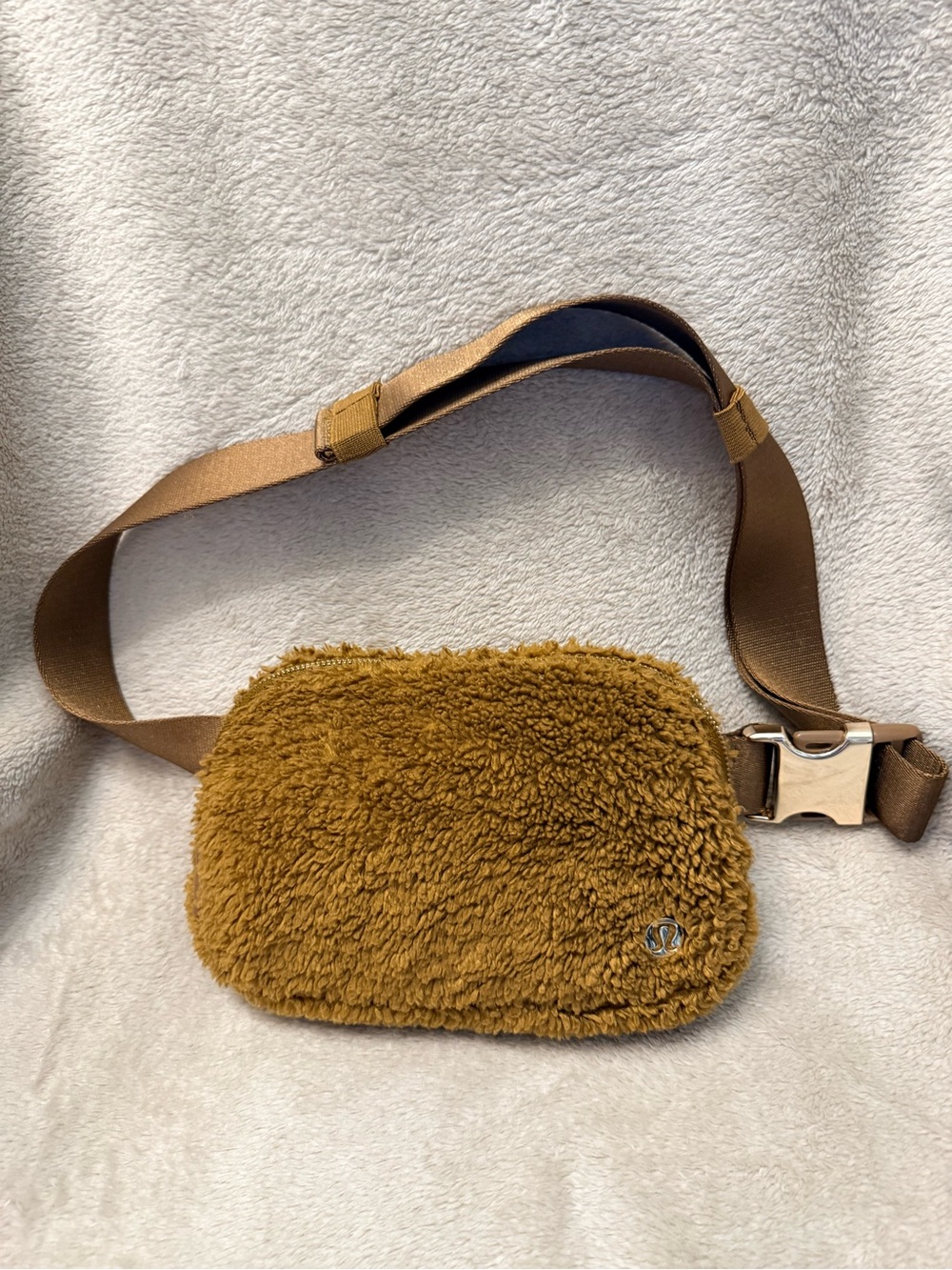 Lululemon Sherpa bag with gold tone hardware